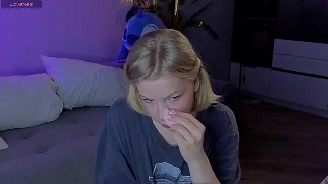 emilyshepar d online show from July 10, 2026, 1:49 am