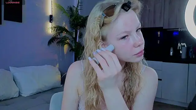 emilyshepar d online show from June 16, 2026, 2:33 am