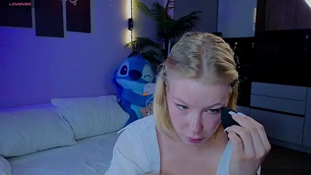 emilyshepar d online show from July 17, 2026, 1:47 am