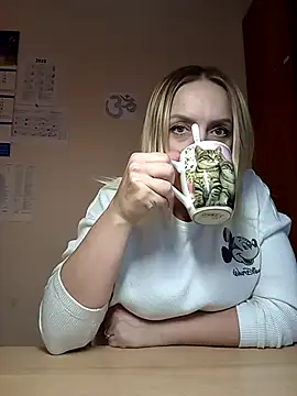 Ami Foxy online show from October 28, 2025, 11:09 am