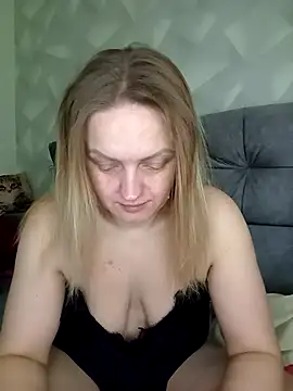 Ami Foxy online show from May 10, 2026, 6:06 am