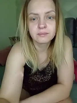 Ami Foxy online show from May 16, 2026, 5:28 am