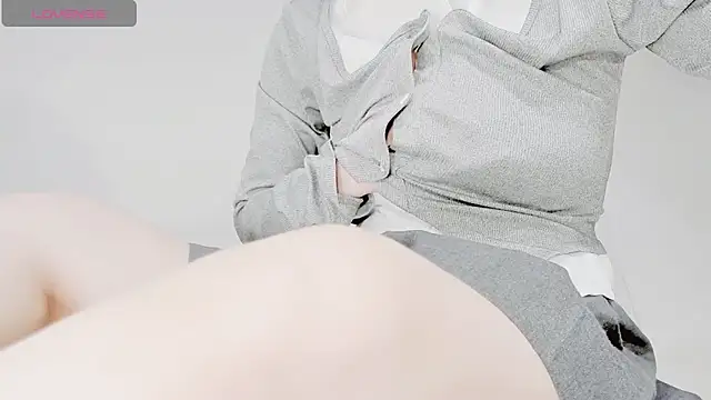 Snapshot of yaya_babe chatting on November 13, 2025, 3:27 pm yaya babe online show from November 13, 2025, 3:27 pm