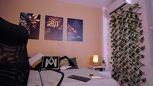 Snapshot of ChristopherBlack_ chatting on February 19, 2026, 1:30 pm ChristopherBlack online show from February 19, 2026, 1:30 pm