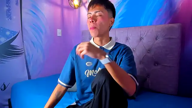 MaxiWildd online show from November 26, 2025, 1:00 pm