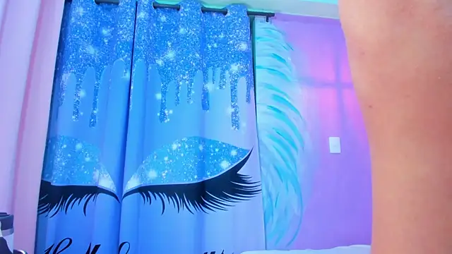 MaxiWildd online show from April 15, 2026, 1:15 pm