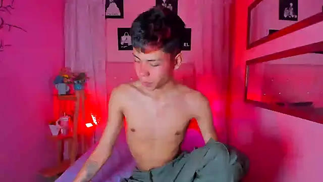 MaxiWildd online show from November 18, 2025, 1:03 pm