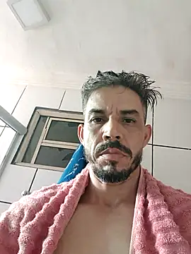 Snapshot of QfabO123 chatting on December 3, 2025, 7:35 pm QfabO123 online show from December 3, 2025, 7:35 pm