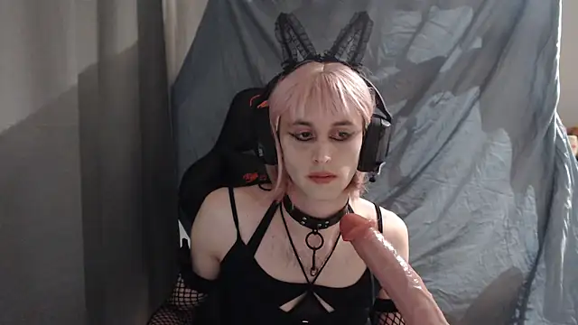 Snapshot of HungryCatUwU chatting on September 27, 2025, 1:01 am HungryCatUwU online show from September 27, 2025, 1:01 am