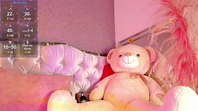 PrincePoppy online show from September 15, 2025, 8:42 pm