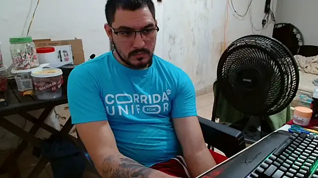 Leonino231 online show from November 17, 2025, 6:01 pm