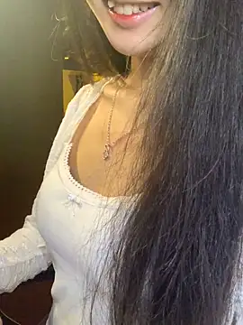 Nhinhi18 online show from April 26, 2026, 3:09 pm