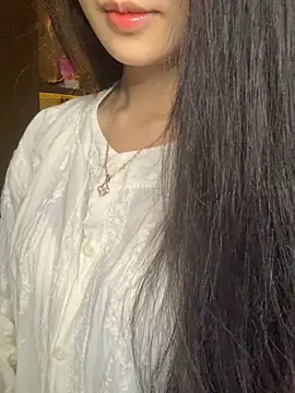 Nhinhi18 online show from April 23, 2026, 3:02 pm