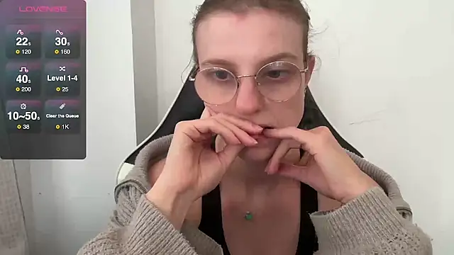 BustyKellyXXX online show from November 12, 2025, 2:32 pm