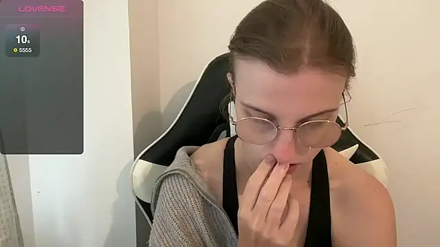 BustyKellyXXX online show from October 10, 2025, 9:10 am