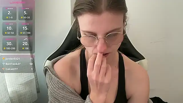 BustyKellyXXX online show from April 1, 2026, 1:41 pm