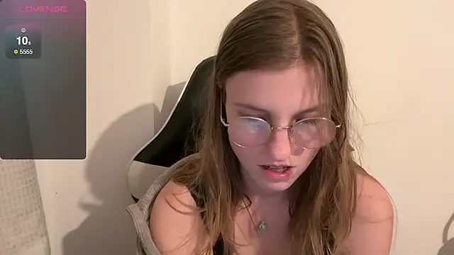 BustyKellyXXX online show from December 14, 2025, 7:52 pm