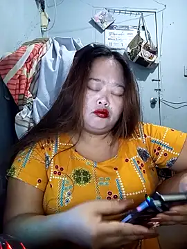 sweetbigtits19 online show from April 1, 2026, 3:20 pm