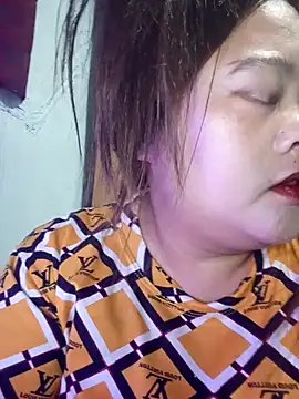 sweetbigtits19 online show from April 7, 2026, 10:06 am