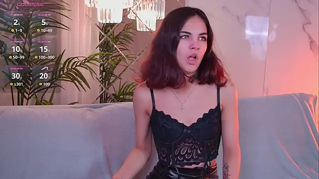 JennyShiny online show from November 18, 2025, 9:12 am