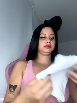 lucy grey25 online show from December 19, 2025, 5:04 pm