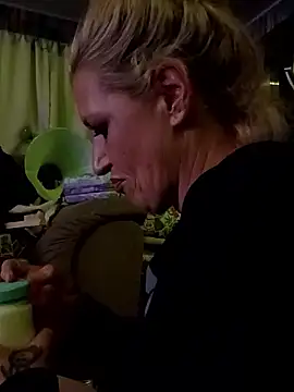 THAT-HOT-COUPLE online show from April 6, 2026, 10:38 am