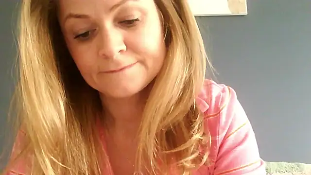 Snapshot of Ginger-bb chatting on April 27, 2026, 5:49 am Ginger-bb online show from April 27, 2026, 5:49 am