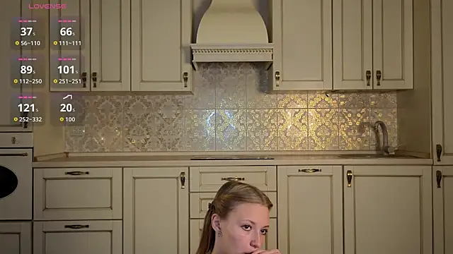 KatieFoulk online show from September 15, 2025, 3:34 pm