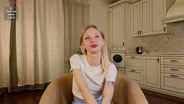 KatieFoulk online show from October 10, 2025, 3:13 pm