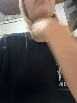 Babylovetiernax online show from April 15, 2026, 1:55 am