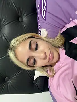 Babylovetiernax online show from April 14, 2026, 3:11 am