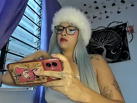 Sweet mim  online show from June 15, 2026, 10:53 pm