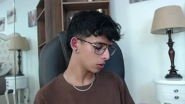 Ibratxandy online show from April 13, 2026, 6:56 pm