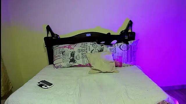 Snapshot of _viollette_ chatting on September 15, 2025, 12:33 am viollette online show from September 15, 2025, 12:33 am