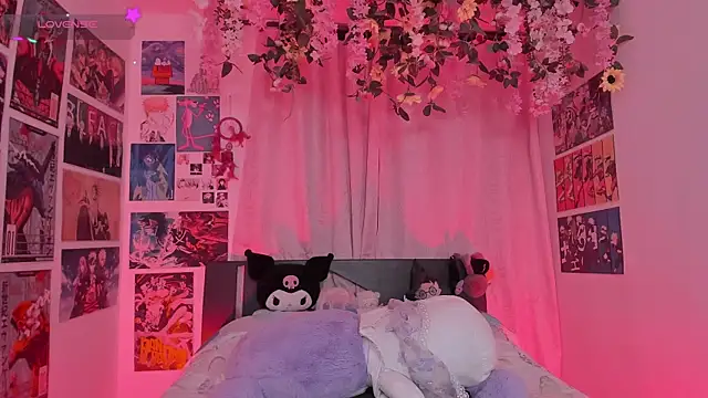 FluffyMelons online show from April 9, 2026, 11:00 pm