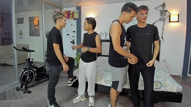 Snapshot of Crazymen_hot chatting on October 8, 2025, 11:05 pm Crazymen hot online show from October 8, 2025, 11:05 pm