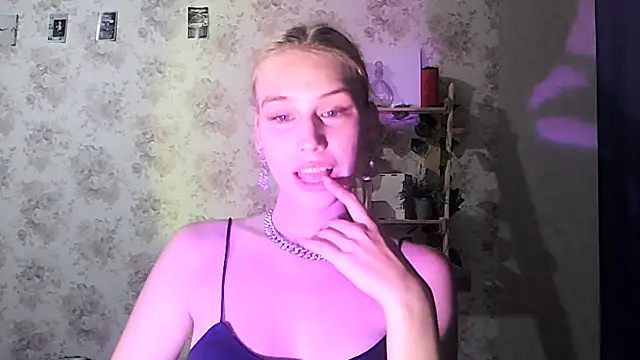 Snapshot of ClaireLaSweet chatting on September 26, 2025, 10:11 am ClaireLaSweet online show from September 26, 2025, 10:11 am