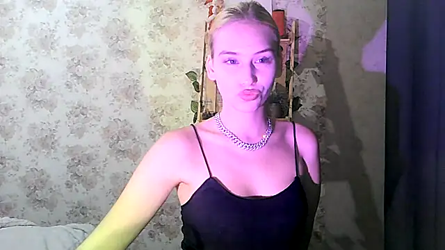 Snapshot of ClaireLaSweet chatting on September 28, 2025, 8:43 am ClaireLaSweet online show from September 28, 2025, 8:43 am