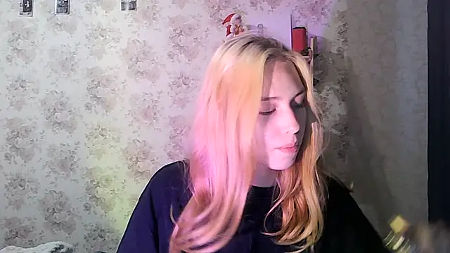 Snapshot of ClaireLaSweet chatting on September 20, 2025, 10:26 pm ClaireLaSweet online show from September 20, 2025, 10:26 pm