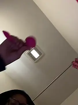 Tu GataLinda online show from November 26, 2025, 10:32 pm