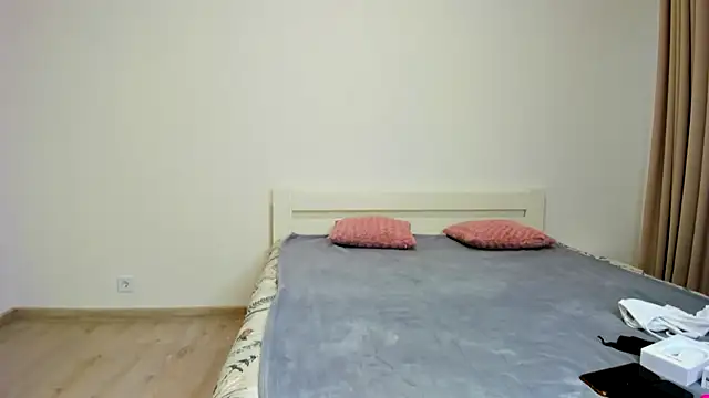 marylips online show from December 3, 2025, 1:21 pm