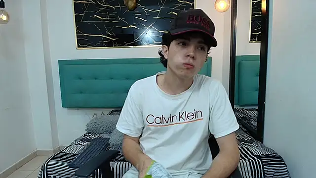 dia fax18 online show from October 28, 2025, 7:02 pm