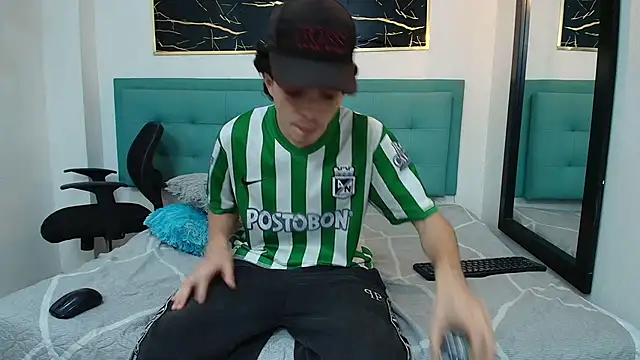 dia fax18 online show from October 16, 2025, 8:50 pm