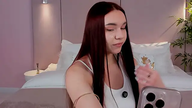 NoraHaynes online show from November 9, 2025, 3:10 am