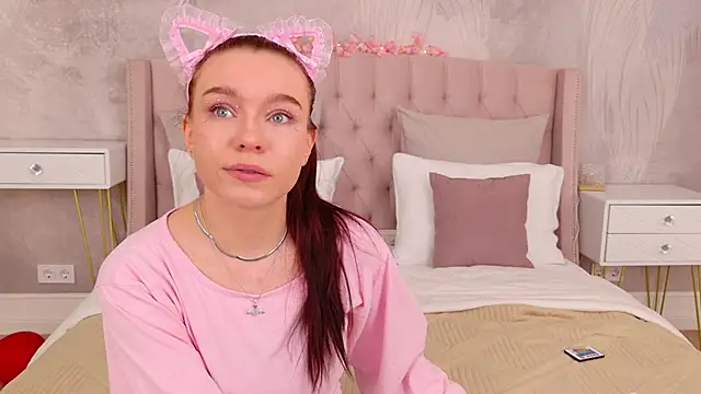 NoraHaynes online show from February 19, 2026, 3:03 am