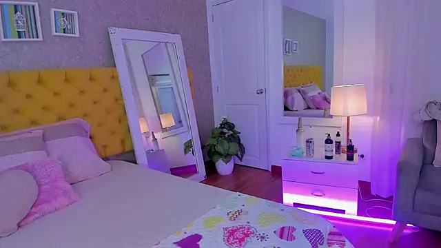 BellaKiiss online show from October 2, 2025, 4:16 am