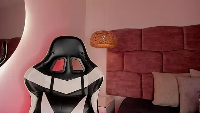 Snapshot of dani_velvet chatting on February 8, 2026, 3:04 am dani velvet online show from February 8, 2026, 3:04 am