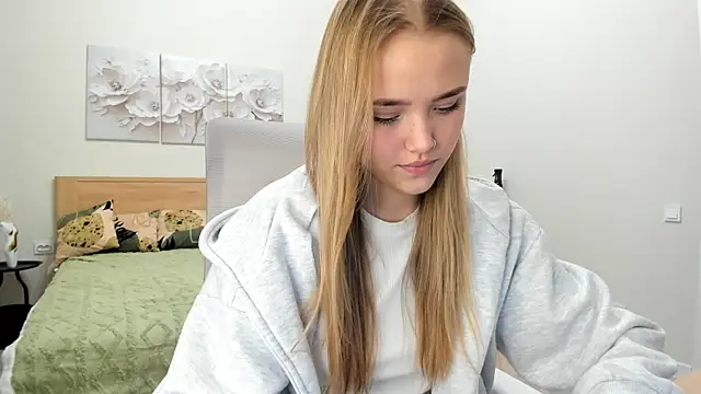 flooora 0 online show from December 23, 2025, 2:33 am