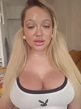 misstitmouseofficial online show from October 25, 2025, 10:58 am