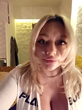 misstitmouseofficial online show from November 24, 2025, 5:57 pm